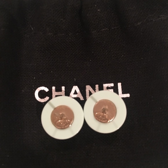 Chanel mint and gold acrylic stud earrings - Picture 4 of 4
